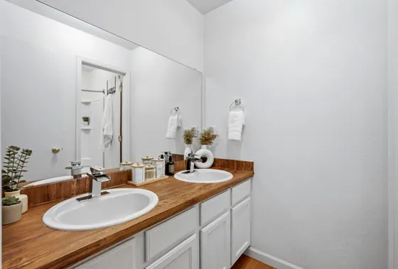 Home staged by StagingEstate at 2785 Quarterland St